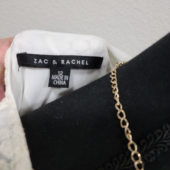 Lace dreas with belt - Picture 3 of 3
